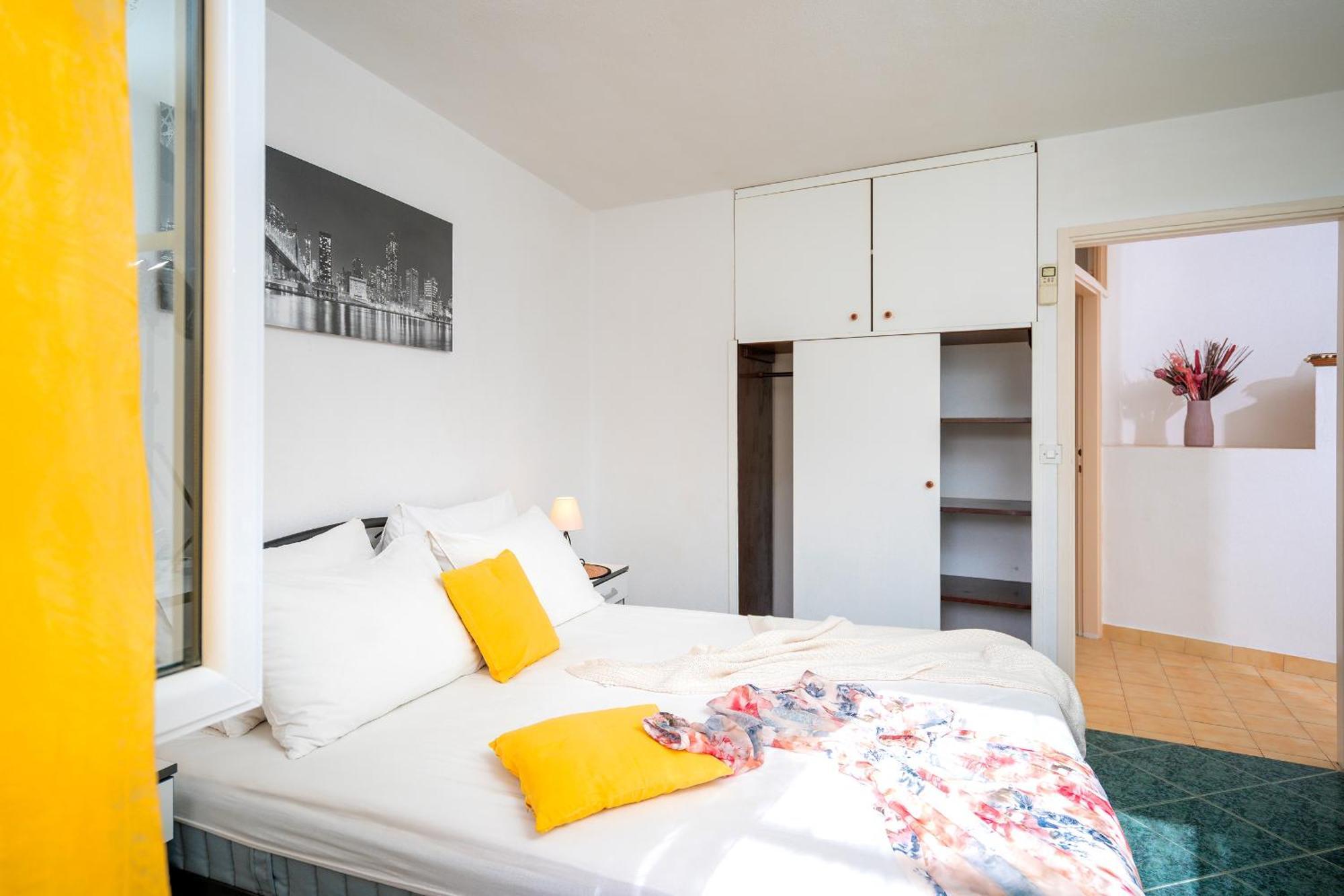 Apartments Lucic Хвар Экстерьер фото