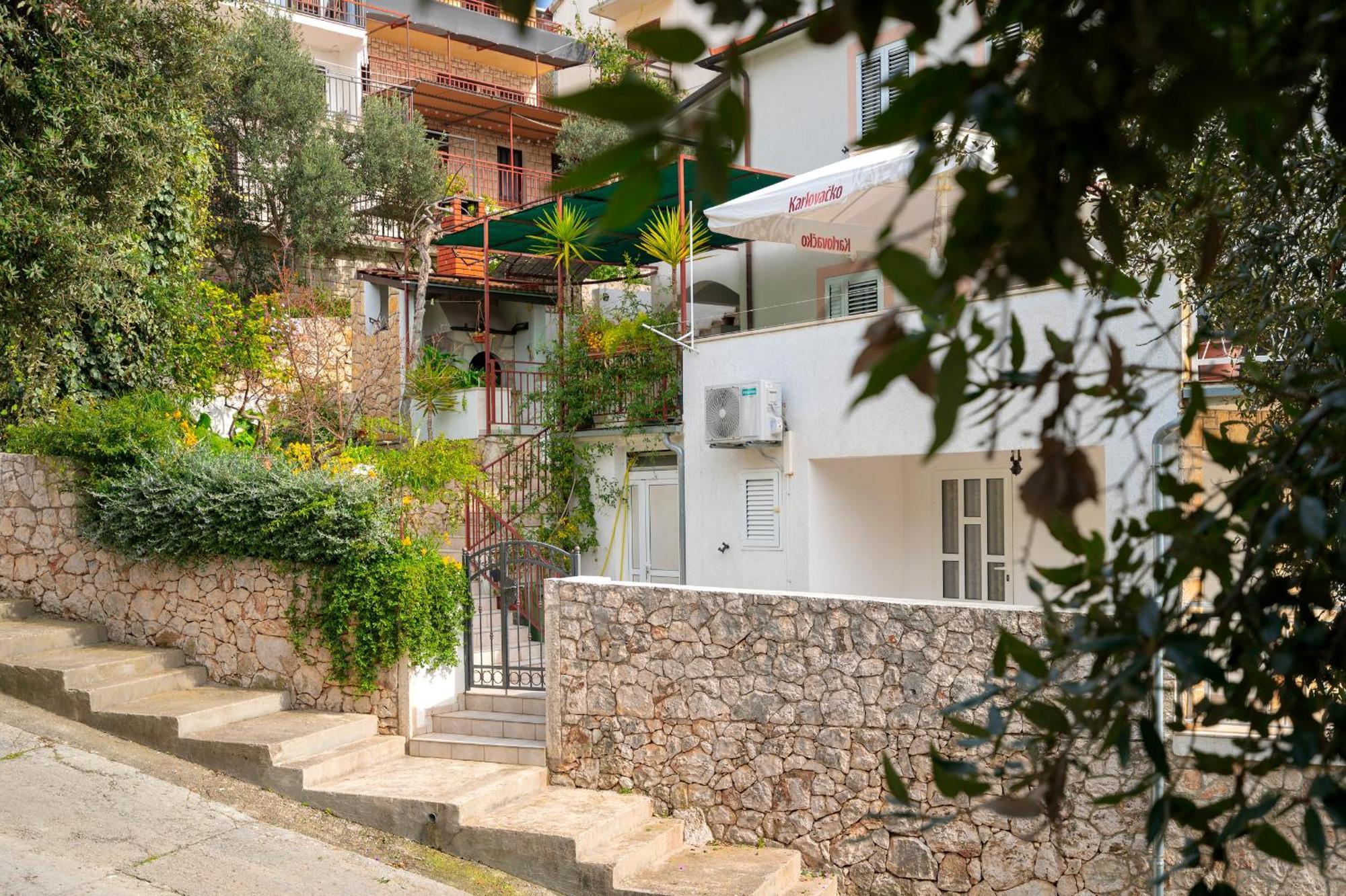Apartments Lucic Хвар Экстерьер фото