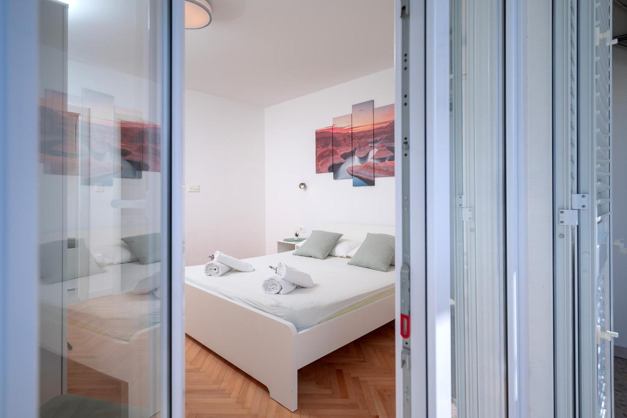 Apartments Lucic Хвар Экстерьер фото
