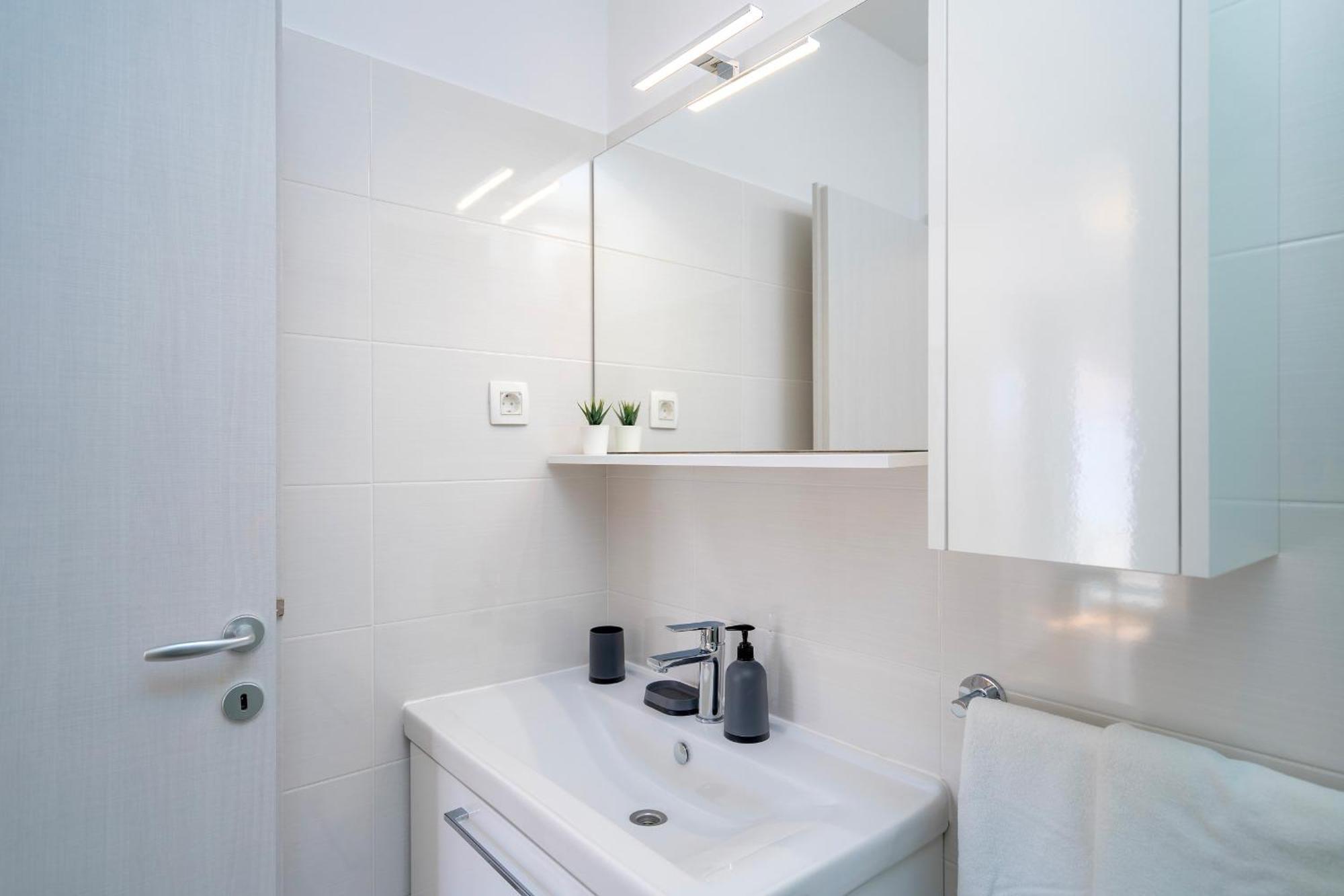Apartments Lucic Хвар Экстерьер фото