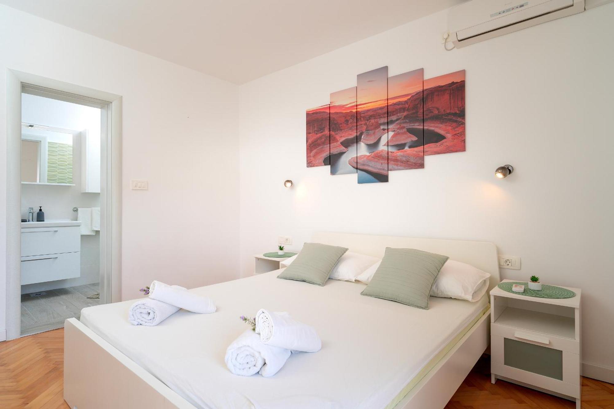 Apartments Lucic Хвар Экстерьер фото